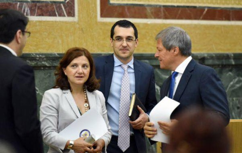 Vlad Voiculescu, acuzații la adresa unui funcționar din Ministerul Sănătății: Ducea acte la PSD, are 20.000 de lei salariu