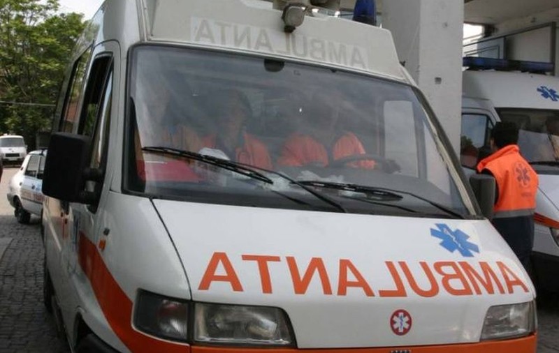 Fiul unui poliţist din Vaslui, la spital după ce a provocat un accident cu maşina tatălui 