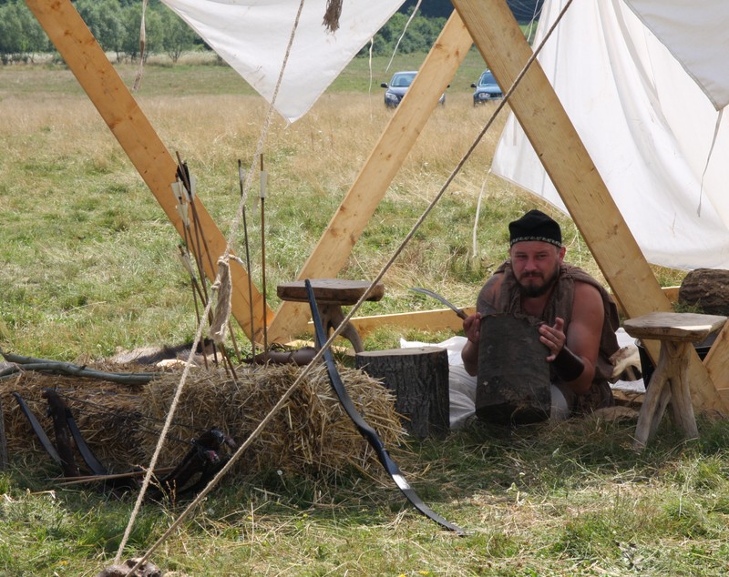 Bijuterii din dinți de nutrie la unicul festival celtic din Europa de Est | GALERIE FOTO