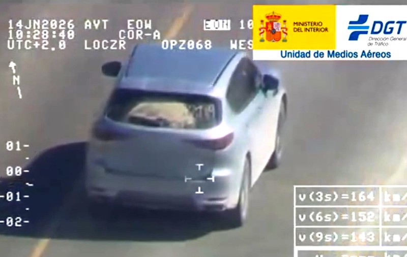 Un șofer prins cu 128 km/h peste limita legală riscă 6 luni de închisoare, o amendă de 600 de euro și până la 4 ani fără permis, în Spania