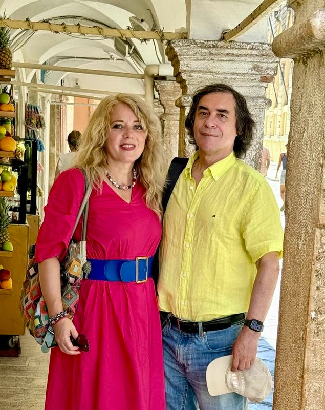 Imagini rare cu familia lui Mircea Cărtărescu. Cum arată soția și fiul scriitorului. „Sunt cinci ani de la căsătoria noastră”
