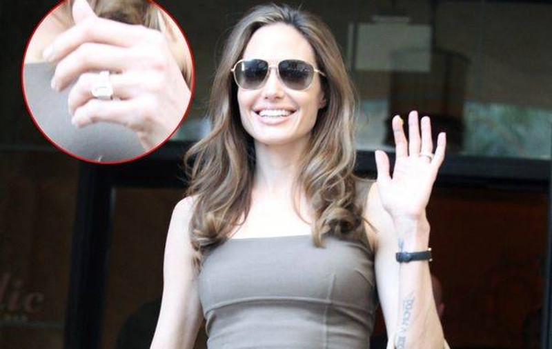 Bijutierul care a realizat inelului de logodnă al Angelinei Jolie, acuzat de înşelăciune
