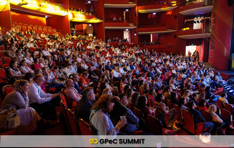 “AI-ul nu te va înlocui, dar te va ajuta să produci de 10 ori mai multă valoare.” - idei principale de la  GPeC SUMMIT