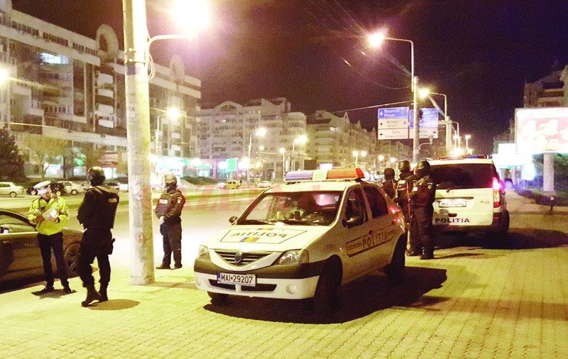 Bărbatul care a mușcat un polițist în Craiova a fost condamnat la închisoare. Ce pedeapsă a primit scandalagiul