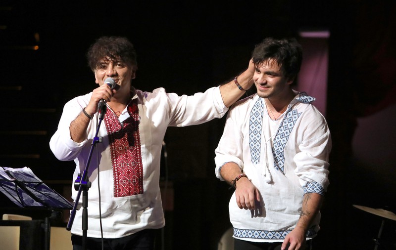 VIDEO/ Duet senzațional tată-fiu: Marius Mihalache și Lorin Mihalache, țambal versus tobe!