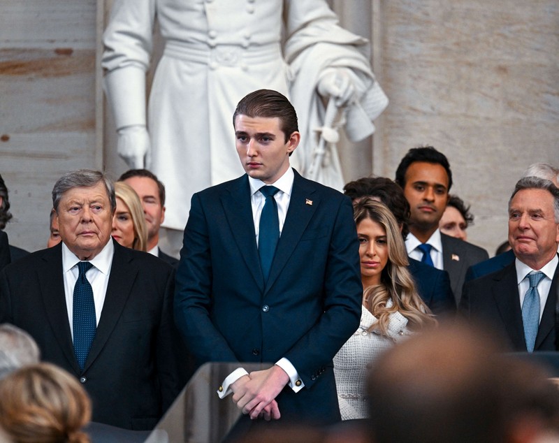 Băiatul lui Donald Trump nu s-a plictisit vara aceasta, deși nu și-a făcut o iubită. Cu ce s-a ocupat Barron, care are 19 ani