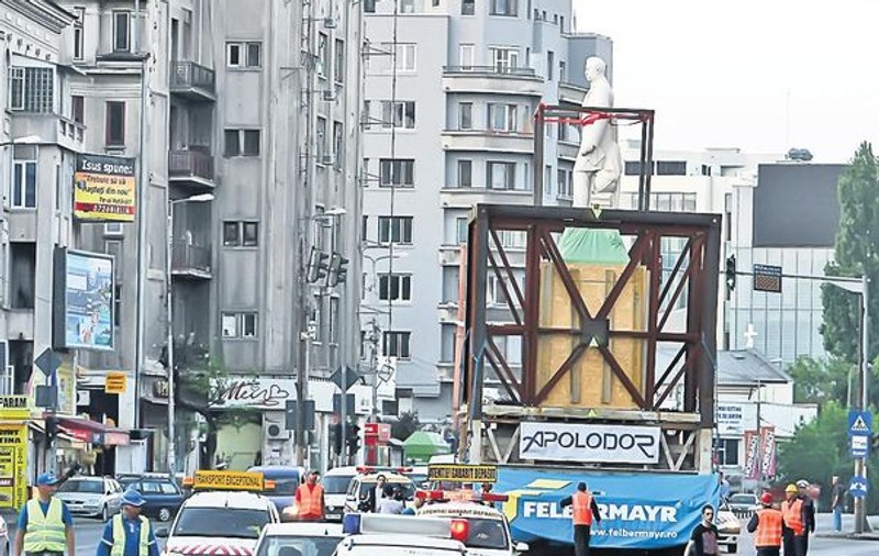 Păzea, trec statuile!
