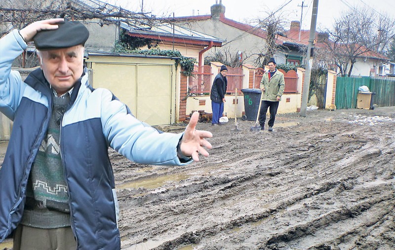 «Ne îngroapă noroaiele»