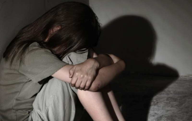 UPDATE | Bătrân de 80 de ani din Hunedoara, acuzat de agresiune sexuală asupra unei fetiţe de 6 ani. Bărbatul a fost reținut de polițiști