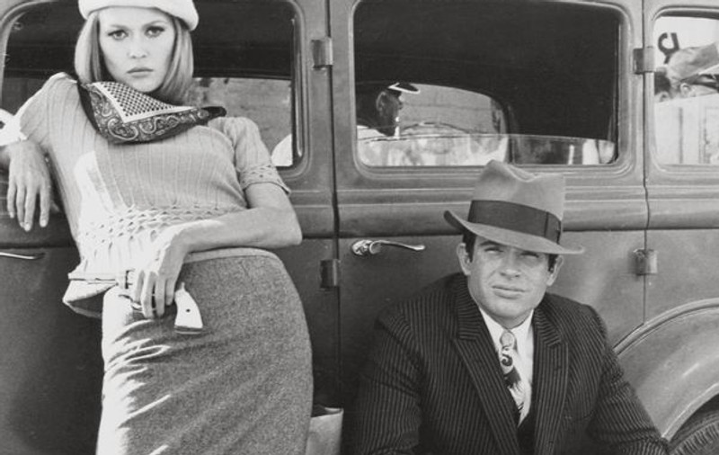 Pistoalele unui celebru cuplu de BANDIȚI, scoase la licitație. SUMA COLOSALĂ cu care s-au vândut