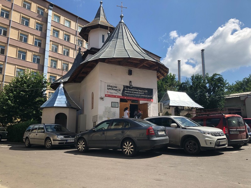 Biserica din curtea Spitalului Cuza Vodă din Iași. Foto: Michael Bird