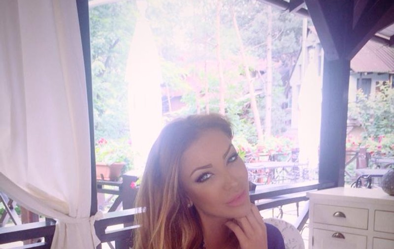 Bianca Drăguşanu, MAI FIERBINTE ca NICIODATĂ! FĂRĂ SUTIEN, vedeta şi-a dus fanii ÎN DELIR | FOTO