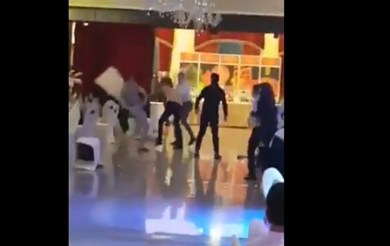 VIDEO/ Atenție, imagini șocante! Bătaie cu scaune la un hotel de fițe din România, în noaptea de Revelion