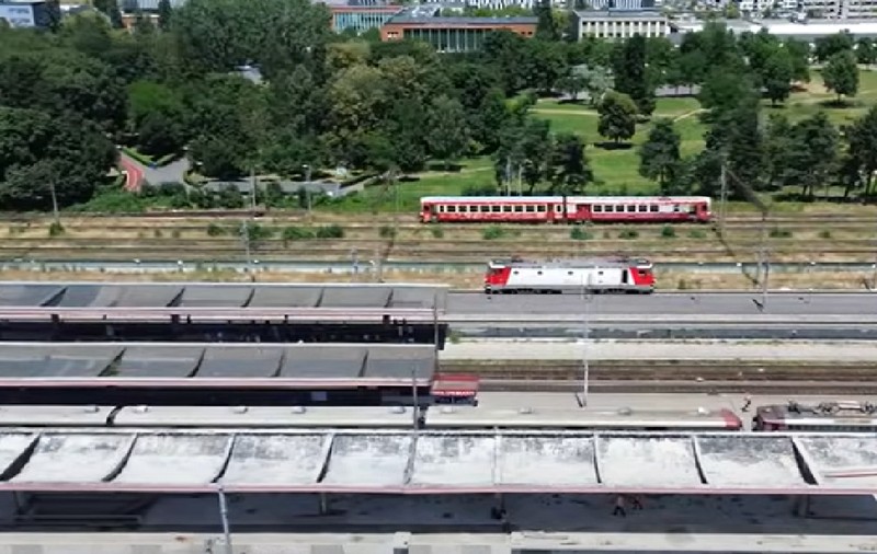 Imagini spectaculoase din dronă arată cum prinde contur noua față a Gării Brașov I VIDEO