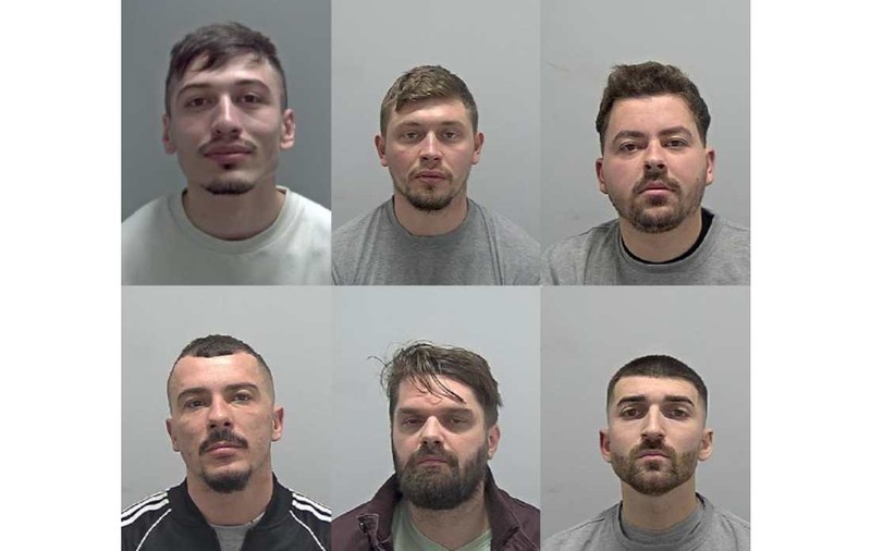 Șase români din banda „F*** The Police”, condamnați pentru furtul a 700.000 de lire din bancomate în Marea Britanie