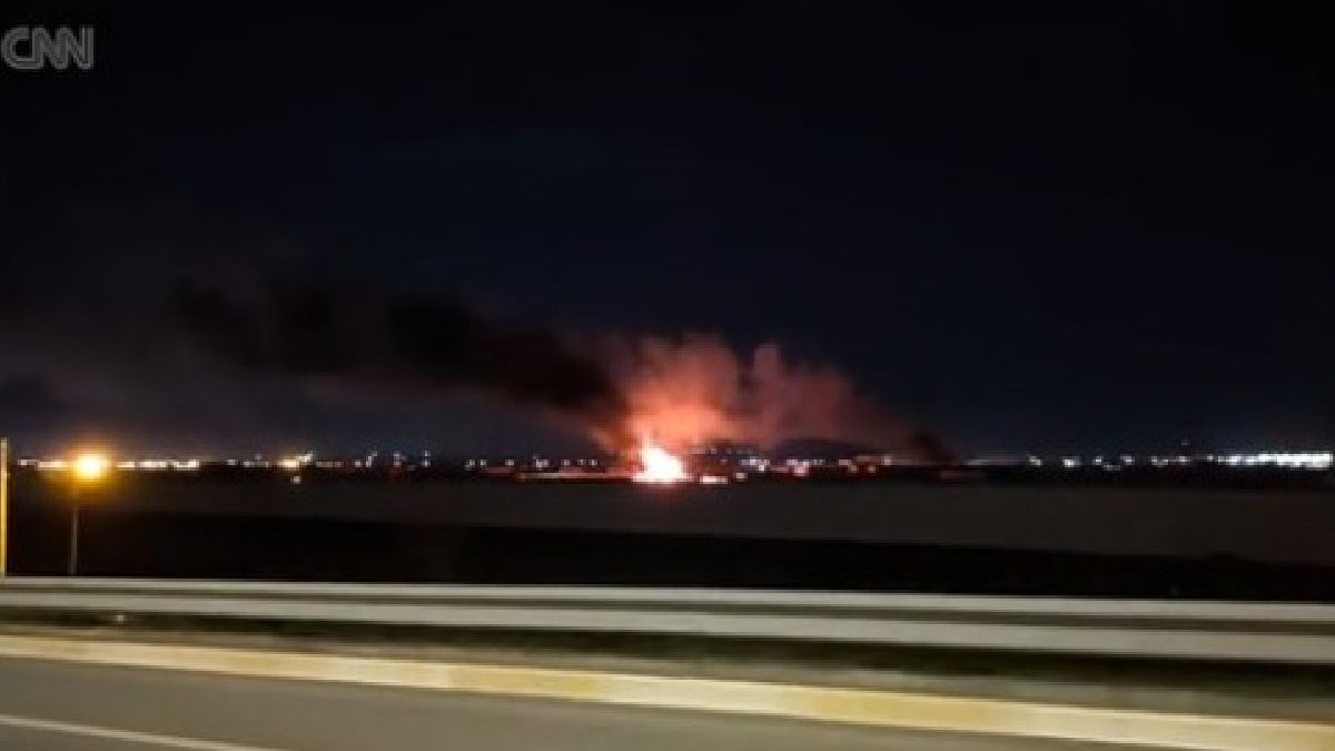 Explozii la Erbil, langa baza americana. flacari si fum se zaresc in zare