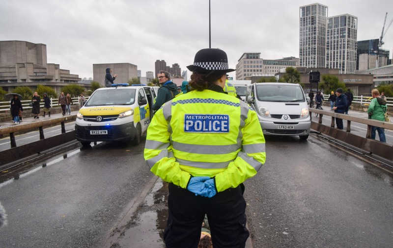 Cinci militanţi ecologişti, condamnaţi la închisoare pentru conspirație. Au blocat autostrada care înconjoară Londra peste 120 de ore
