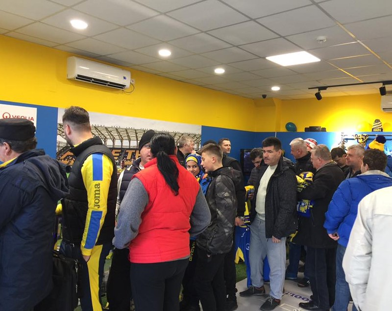 Petrolul Ploiești și-a deschis un magazin oficial. Fanii l-au luat cu asalt / FOTO&VIDEO
