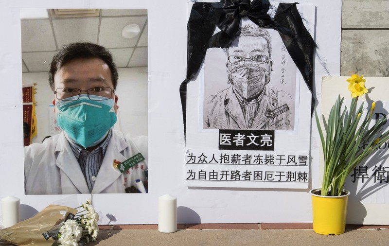 Doi ani de când medicul chinez Li Wenliang a dezvăluit apariţia COVID-19. Ce i-au scris oamenii