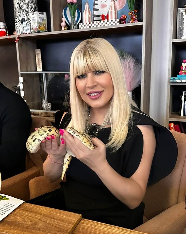 Imaginea cu Elena Udrea care a stârnit mari controverse: „La câți șerpi am ținut la sân...”
