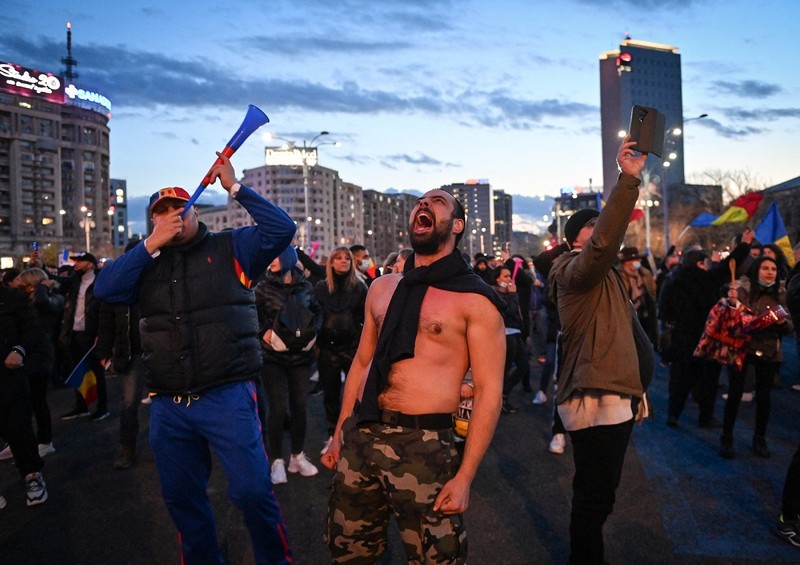 Proteste în fiecare seară în București, față de restricții. Foto: Profimedia Images