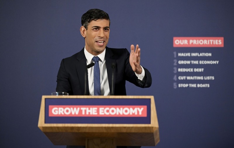 Rishi Sunak, anchetat pentru un posibil conflict de interese, în centrul căruia se află acțiunile pe care le deține soția sa la o societate privată