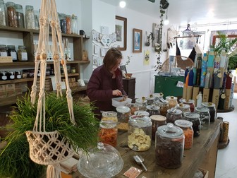 Alimentele vrac și ambalajele reutilizabile vor fi nelipsite din magazinul fără deșeuri