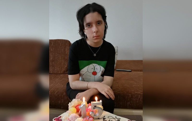 Fundația Ringier și prietenii îi oferă un dar special Arianei. Fata care are cancer, pareză facială și a surzit a primit 128.000 de euro pentru operații pe creier