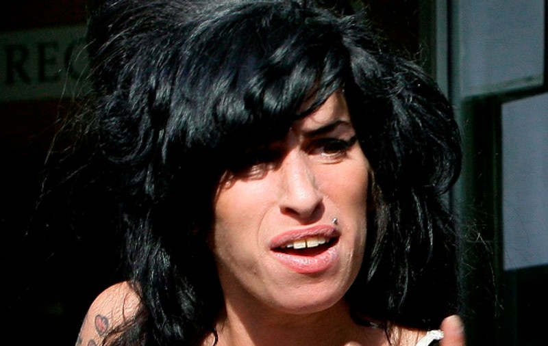 Fostul soţ al lui Amy Winehouse cere şase milioane de lire despăgubire