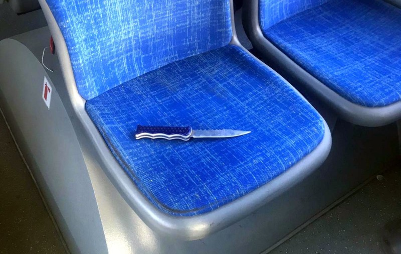 Panică printre călătorii unui autobuz din Galați. Un tânăr a scos cuțitul și a amenințat două persoane