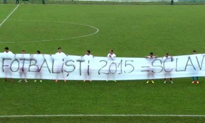 Jamali se afla în dreptul literei S din bannerul afișat