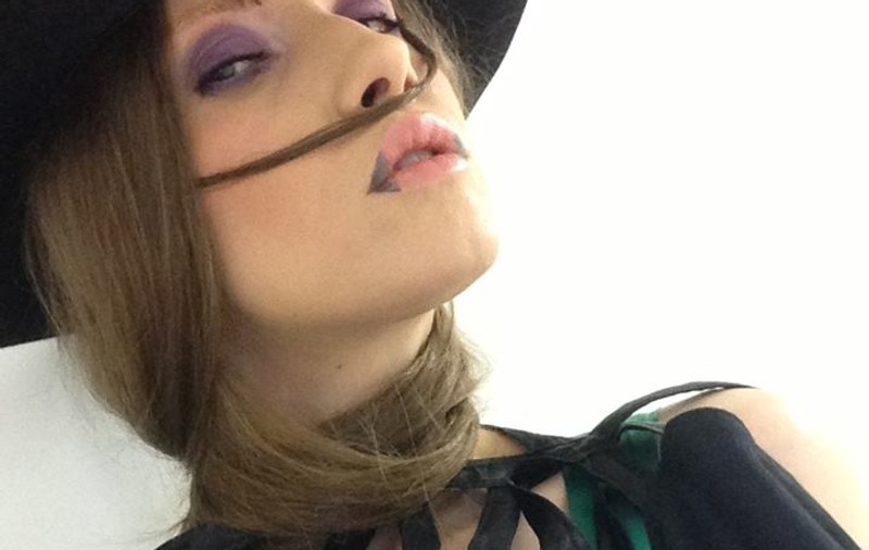 Iulia Albu, FEMEIA CU MUSTAŢĂ PESTE FAŢĂ! Vezi CUM A REUŞIT, DIN NOU, SĂ ŞOCHEZE! FOTO