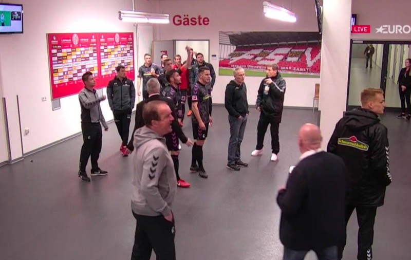 A dat penalty în pauză! Cea mai ciudată decizie a unui arbitru vine din Bundesliga. Numai Mitică Dragomir, când era la FC Olt, a mai făcut așa ceva | VIDEO