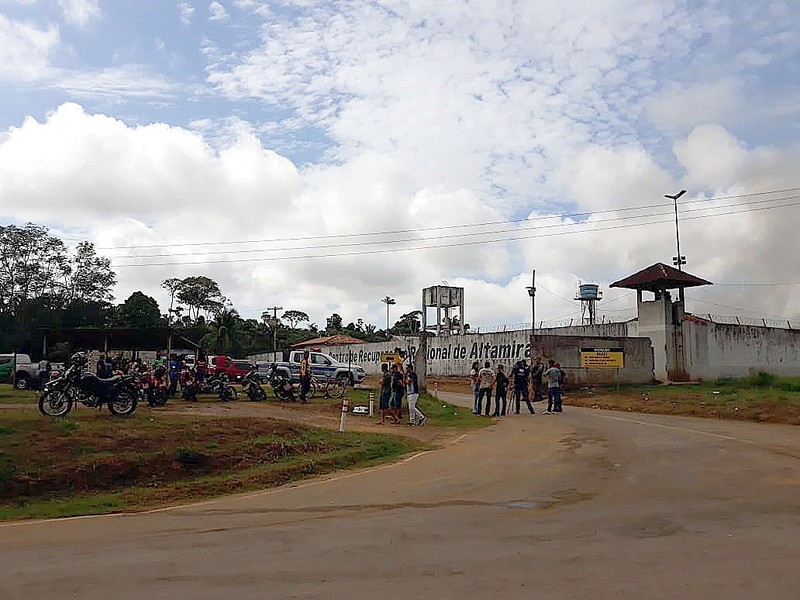 epa07747882 A handout picture provided by XINGU 230 shows a group of journalist and curious people waiting outside of a prison in Altamira, state of Para, Brazil, 29 July 2019. At least 52 prisoners died during clashes between rival groups inside the Altamira Regional Recovery Center. EPA-EFE/XINGU 230 HANDOUT BEST QUALITY AVAILABLE HANDOUT EDITORIAL USE ONLY/NO SALES