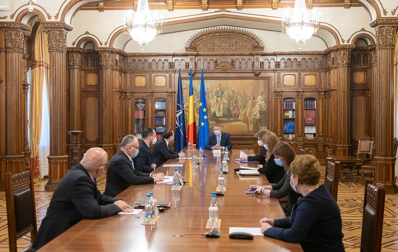 Ședință pe tema redeschiderii școlilor la Cotroceni. Klaus Iohannis, întâlnire cu Florin Cîțu, Sorin Cîmpeanu și Vlad Voiculescu
