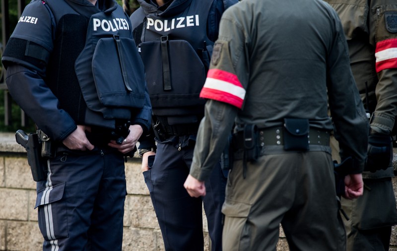 Elev rănit într-un atac armat în fața unei școli din Austria