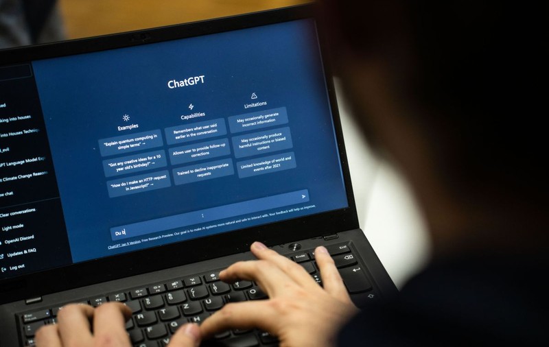 ChatGPT, lovit de întreruperi la nivel global. Utilizatorii au intrat în panică: „Va trebui să-mi folosesc creierul”