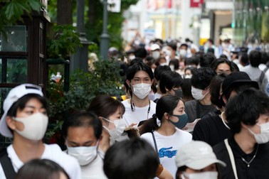 Aglomerație la un centru de vaccinare din Tokyo | Foto: EPA