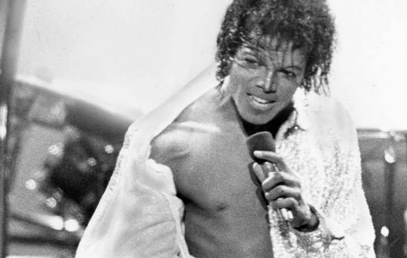 Un clip cu Michael Jackson face furori pe Internet! Uite cum îşi exersa paşii de "Moonwalk" | VIDEO