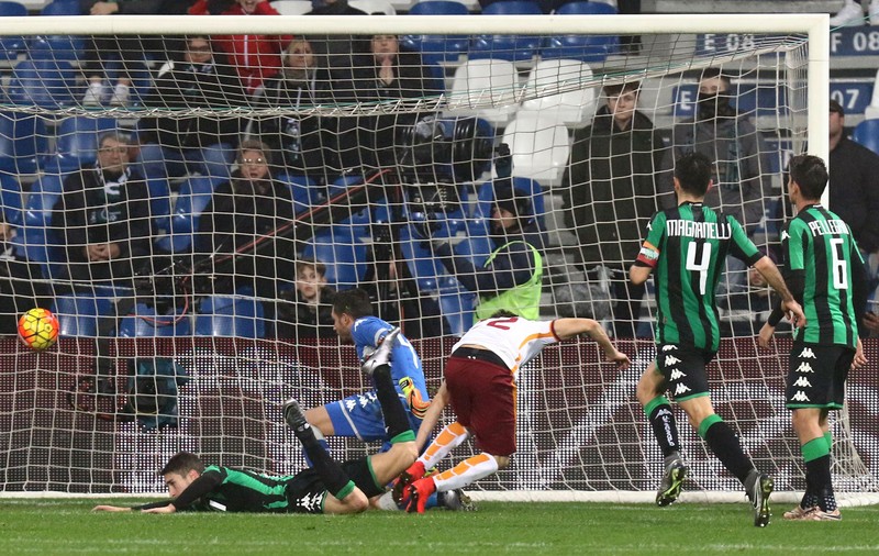 AS Roma a pus-o la respect pe Sassuolo, Totti - pus pe glume / VIDEO