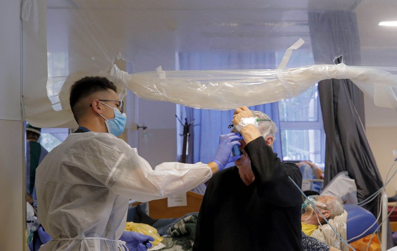 Câţi vindecaţi de COVID s-au reinfectat şi au ajuns în spitale la debutul valului 4. Cifrele din 28 de judeţe