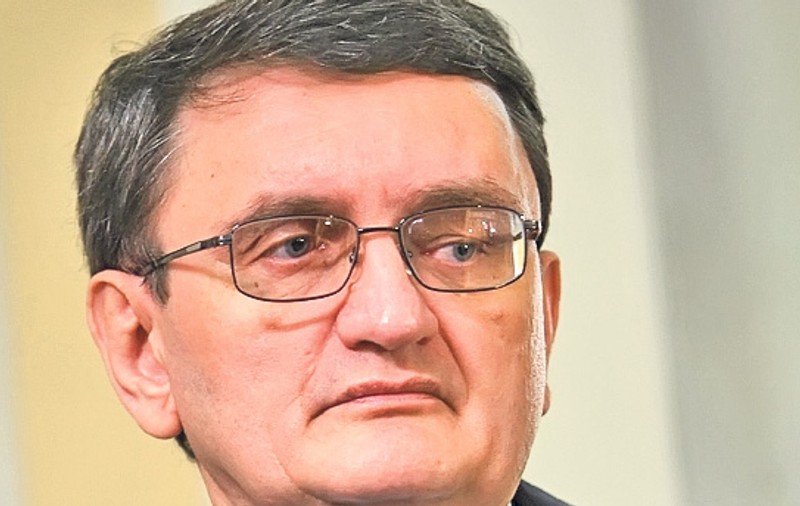 Iohannis retrimite Parlamentului legea prin care Avocatul Poporului primește rang și salarizare de ministru și pensie specială