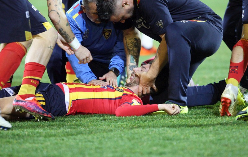 Clipe de groază în Italia. Meci din Serie B suspendat după o accidentare teribilă | VIDEO