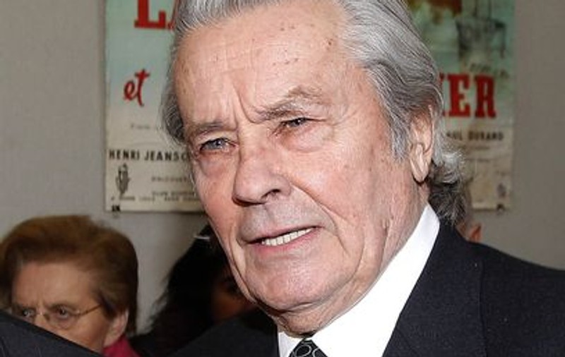Alain Delon a fost operat pe cord. Vezi cum se simte actorul!
