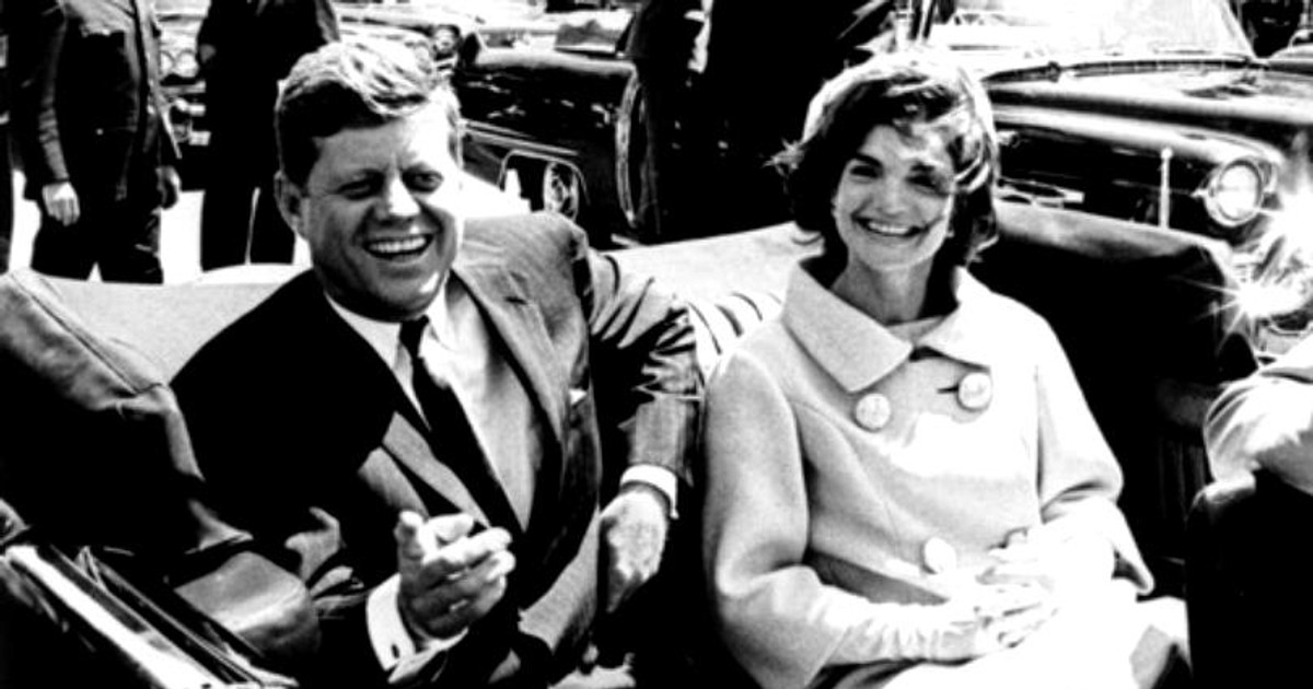 Ultimul autograf acordat de John F. Kennedy, înainte de a fi asasinat, scos la licitație
