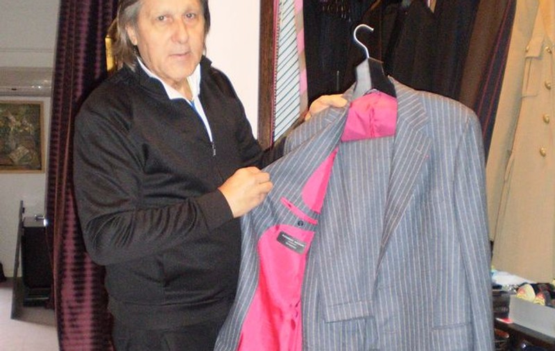 Ilie Năstase, fostul mare jucător de tenis, plăteşte sume considerabile pentru a avea costume personalizate