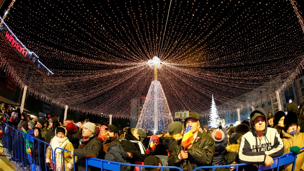 Și la Buzău a fost inaugurat iluminatul festiv și s-a deschis oficial Târgul de Crăciun