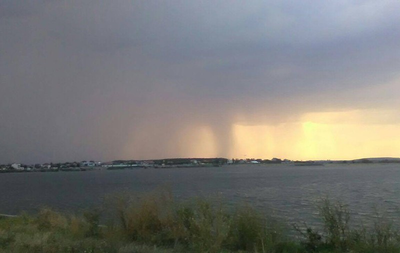 UPDATE | Avertizare nowcasting. Cod galben și portocaliu de ploi, furtună și grindină