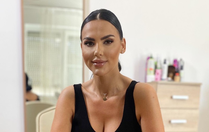 Lavinia Pîrva, apariție spectaculoasă pe plaja din Bulgaria. Cum arată artista în costum de baie