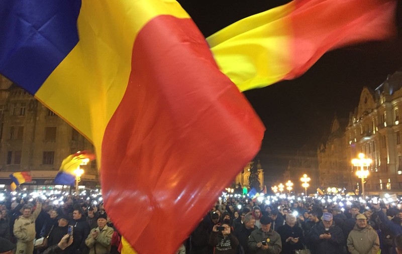 VIDEO | Protestatari dezamăgiţi de propria manifestaţie: „Nu am făcut decât să blocăm traficul. Nici măcar să protestăm nu ştim!”